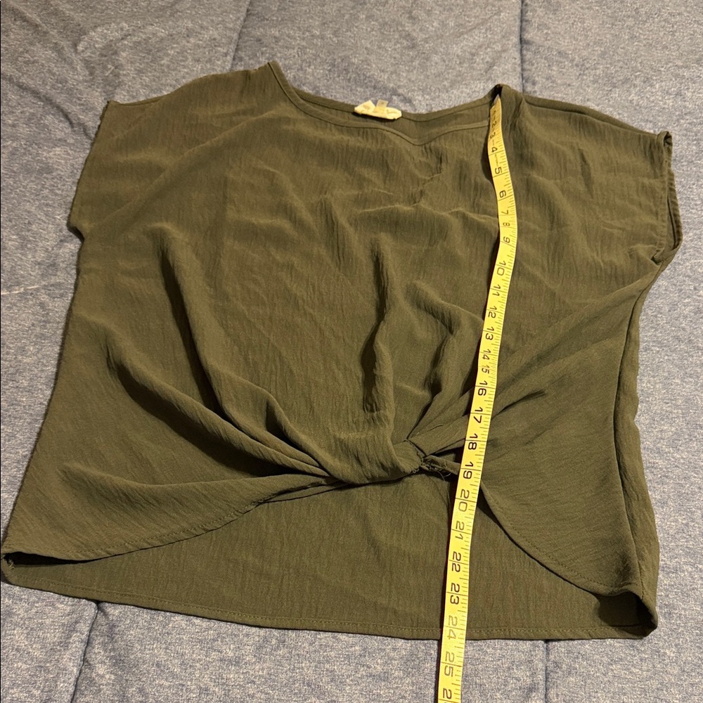 Gray Twist Hem Short Sleeve Top - Picture 5 of 7